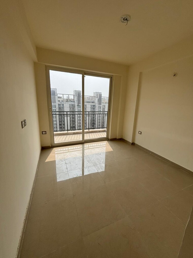 Room, rof-aalayas-phase-2 3 Bedroom 864 Sq.Ft. Apartment In Sector 102 Gurgaon 9381702