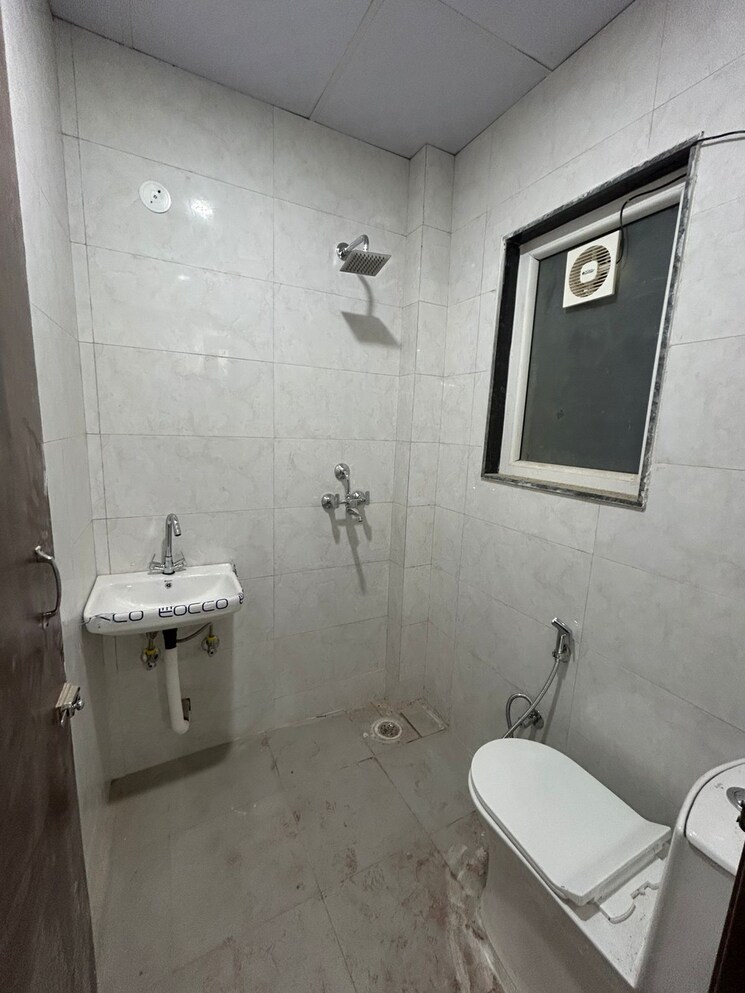 Bathroom, sushant-vyapaar-kendra 1 RK 300 Sq.Ft. Builder Floor In Sector 43 Gurgaon 9381719