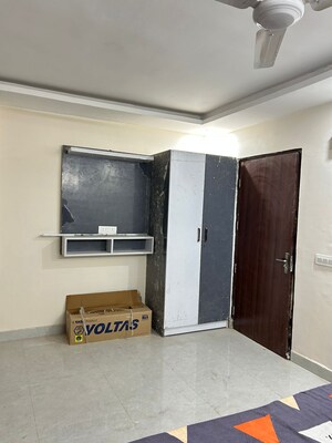 Furnished Amenities in 1 RK Builder Floor at Sushant Vyapaar Kendra, Sector 43 – for Rent