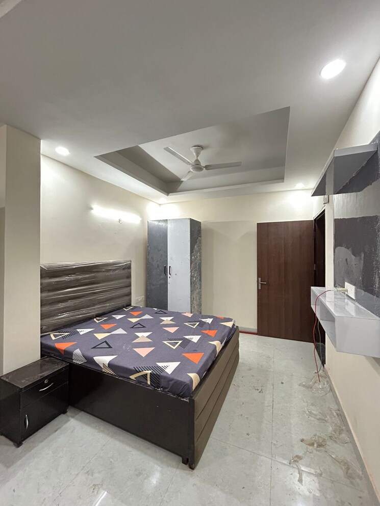 Bedroom, sushant-vyapaar-kendra 1 RK 300 Sq.Ft. Builder Floor In Sector 43 Gurgaon 9381719