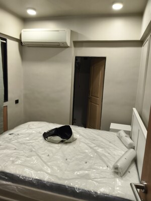 Bedroom in 1.5 BHK Apartment at Vile Parle West – for Rent