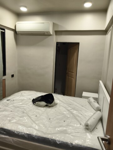 Bedroom in 1.5 BHK Apartment at Vile Parle West – for Rent