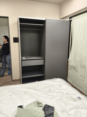 Bedroom in 1.5 BHK Apartment at Vile Parle West – for Rent