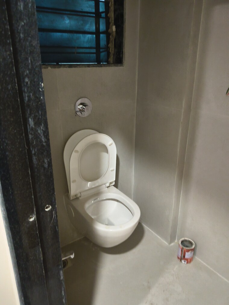 Bathroom, vile parle west 1.5 Bedroom 550 Sq.Ft. Apartment In Vile Parle West Mumbai 9381764