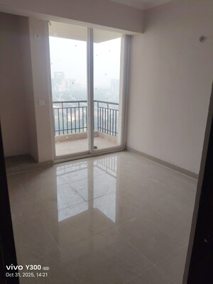 Room in 3 BHK Apartment at Amrapali Golf Homes, Sector 4 Greater Noida – for Rent