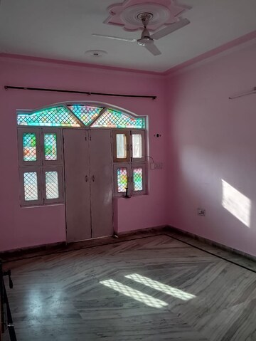 Room in 2 BHK Independent House at Sector 16 – for Rent