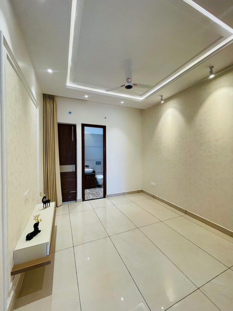 Room, sector 124 3 Bedroom 116 Sq.Yd. Villa In Sector 124 Mohali 9381900