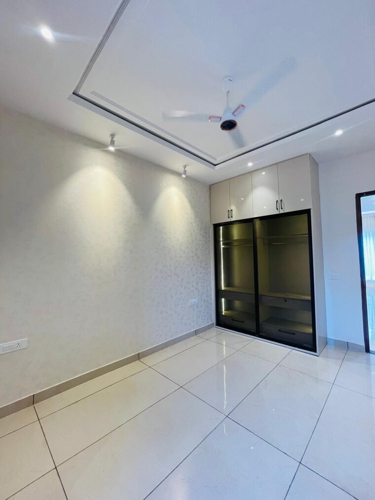 Room, sector 124 3 Bedroom 116 Sq.Yd. Villa In Sector 124 Mohali 9381900