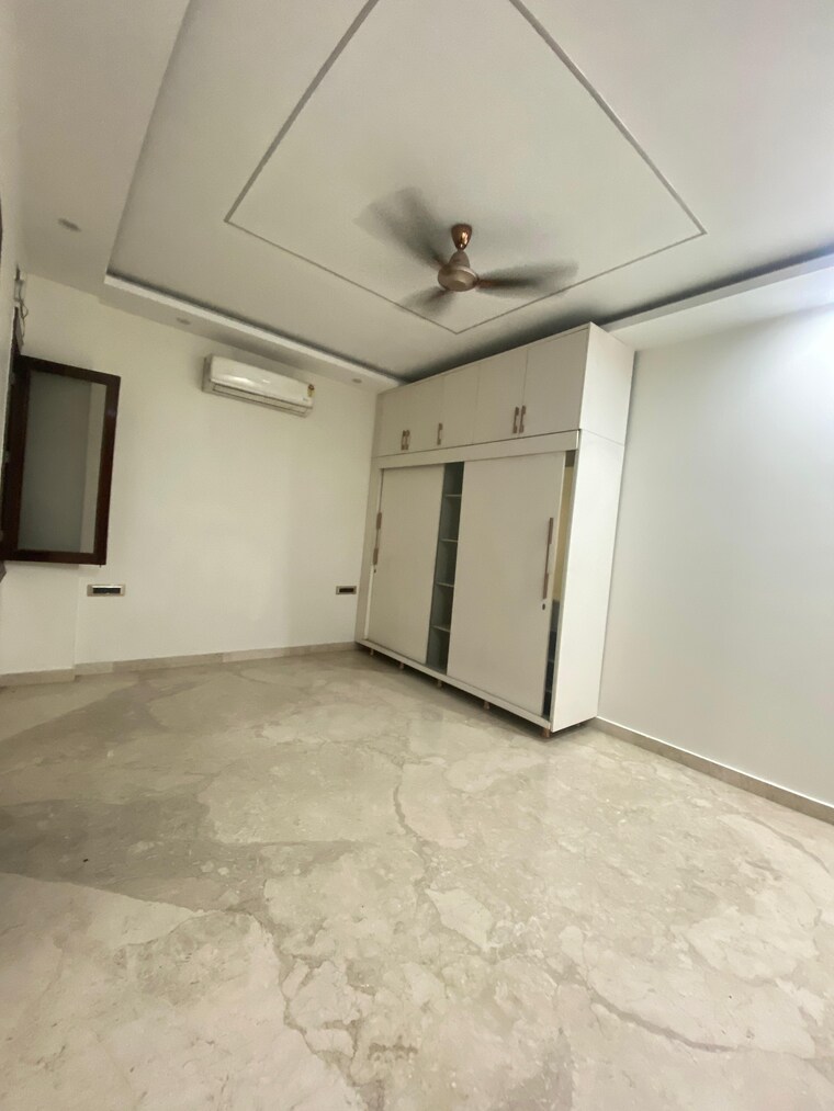 Room, sector 17 dwarka 3 Bedroom 1500 Sq.Ft. Builder Floor In Sector 17 Dwarka Delhi 9381857