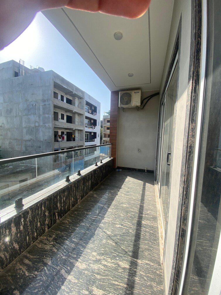 Balcony, sector 17 dwarka 3 Bedroom 1500 Sq.Ft. Builder Floor In Sector 17 Dwarka Delhi 9381857