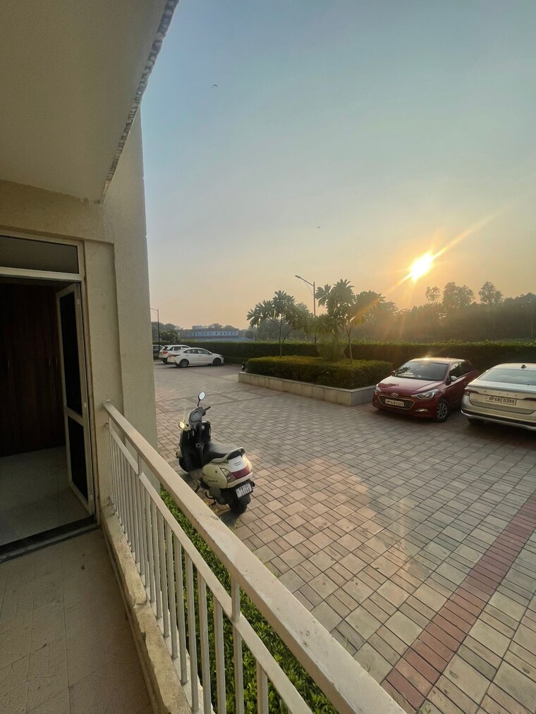 Balcony, international airport road 3 Bedroom 1350 Sq.Ft. Apartment In International Airport Road Zirakpur 9367612