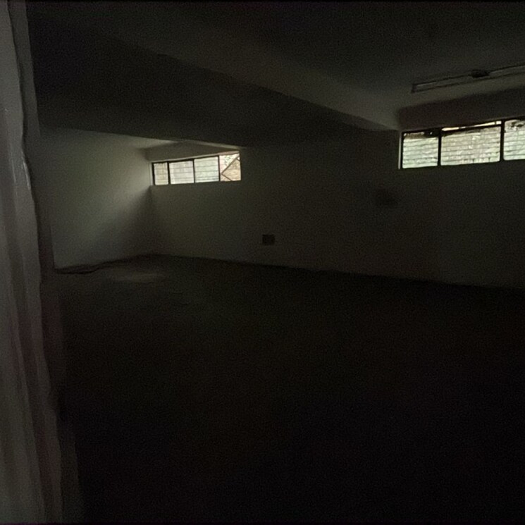 Room, okhla industrial area Commercial Office Space 4000 Sq.Ft. In Okhla Industrial Area Delhi 9381966