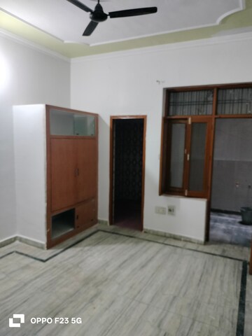 Room in 3 BHK Builder Floor at Gomti Nagar – for Rent