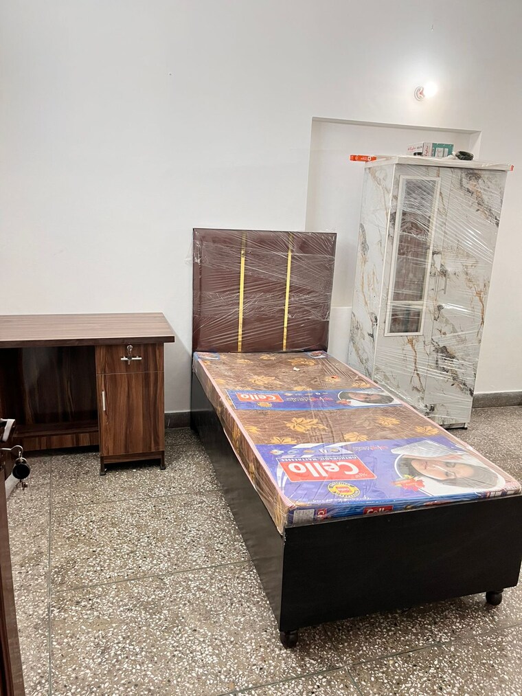 Bedroom, saket 2 Bedroom 850 Sq.Ft. Apartment In Saket Delhi 9381983