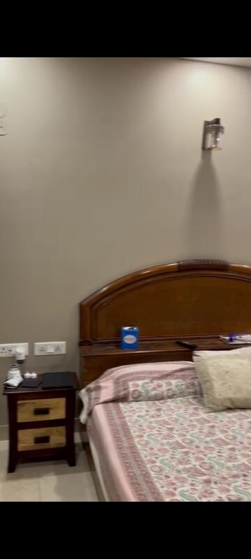 Furnished Amenities in 3.5 BHK Villa at Damodar Complex, Sector 37 – for Rent