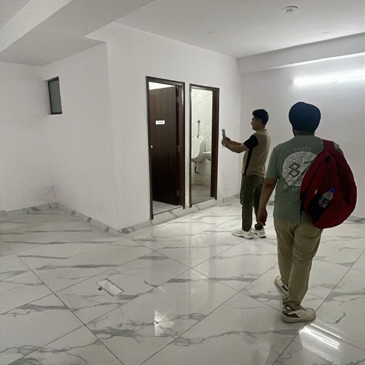  Parking, okhla industrial estate phase 2 Commercial Office Space 1000 Sq.Ft. In Okhla Industrial Estate Phase 2 Delhi 9381993