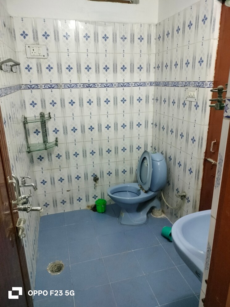 Bathroom, gomti nagar Commercial Office Space 2152 Sq.Ft. In Gomti Nagar Lucknow 9382005