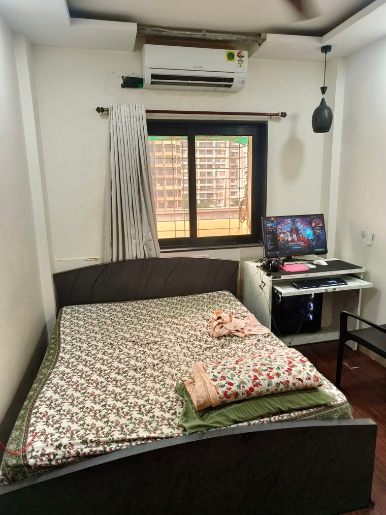 Bedroom, pratha-pushpa-society 2 Bedroom 700 Sq.Ft. Apartment In Ghodbunder Road Thane 9382007