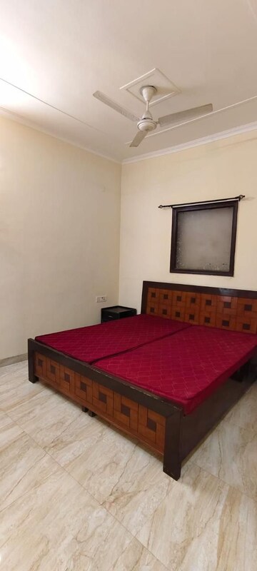 Bedroom in 4 BHK Builder Floor at Sector 38 – for Rent