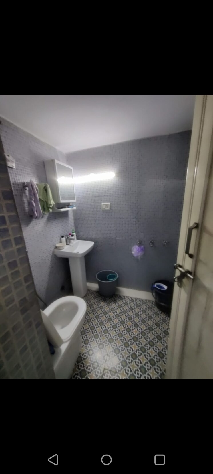 Bathroom, varun-enclave 1 RK 500 Sq.Ft. Villa In Sector 28 Noida 9382044