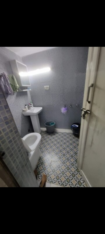 Bathroom in 1 RK Villa at Varun Enclave, Sector 28 – for Rent