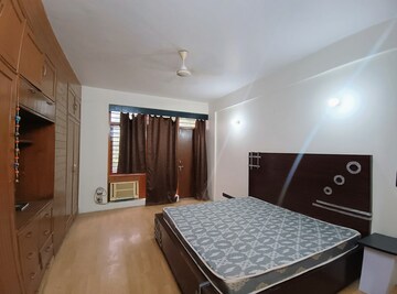 Bedroom in 3 BHK Builder Floor at Sector 38 – for Rent
