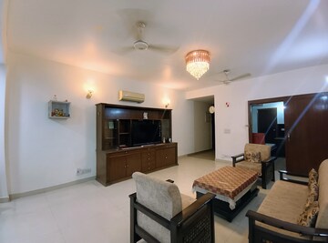 Living Room in 3 BHK Builder Floor at Sector 38 – for Rent