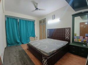 Bedroom in 3 BHK Builder Floor at Sector 38 – for Rent