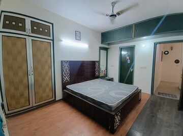 Bedroom in 3 BHK Builder Floor at Sector 38 – for Rent