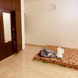 Bedroom in 3 BHK Builder Floor at Alaknanda – for Rent