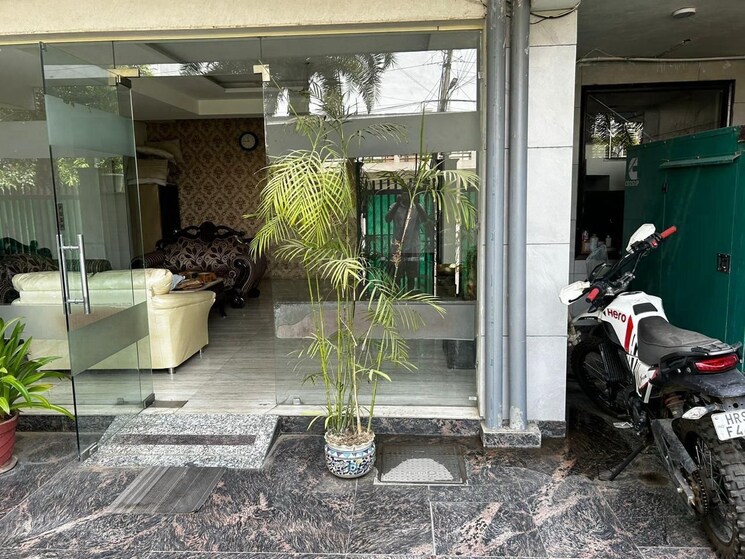  Parking, sector 38 1 Bedroom 748 Sq.Ft. Builder Floor In Sector 38 Gurgaon 9382066