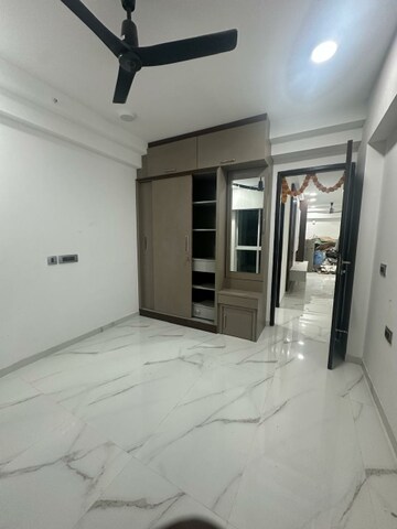 Room in 3 BHK Apartment at Nahar Amaryllis Towers and Plaza, Chandivali – for Rent