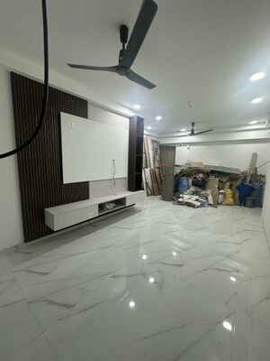 Room in 3 BHK Apartment at Nahar Amaryllis Towers and Plaza, Chandivali – for Rent