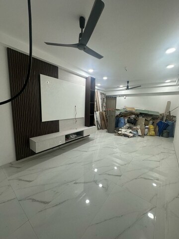 Room in 3 BHK Apartment at Nahar Amaryllis Towers and Plaza, Chandivali – for Rent