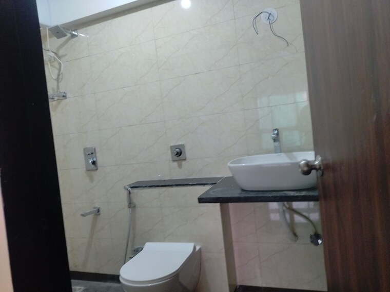 Bathroom, vishwa-bhuvan 2 Bedroom 800 Sq.Ft. Apartment In Chembur Mumbai 9382010