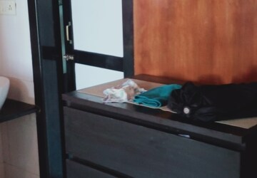 Bedroom in 2 BHK Apartment at Bindra Complex, Andheri East – for Rent