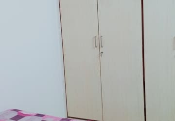 Room in 2 BHK Apartment at Bindra Complex, Andheri East – for Rent