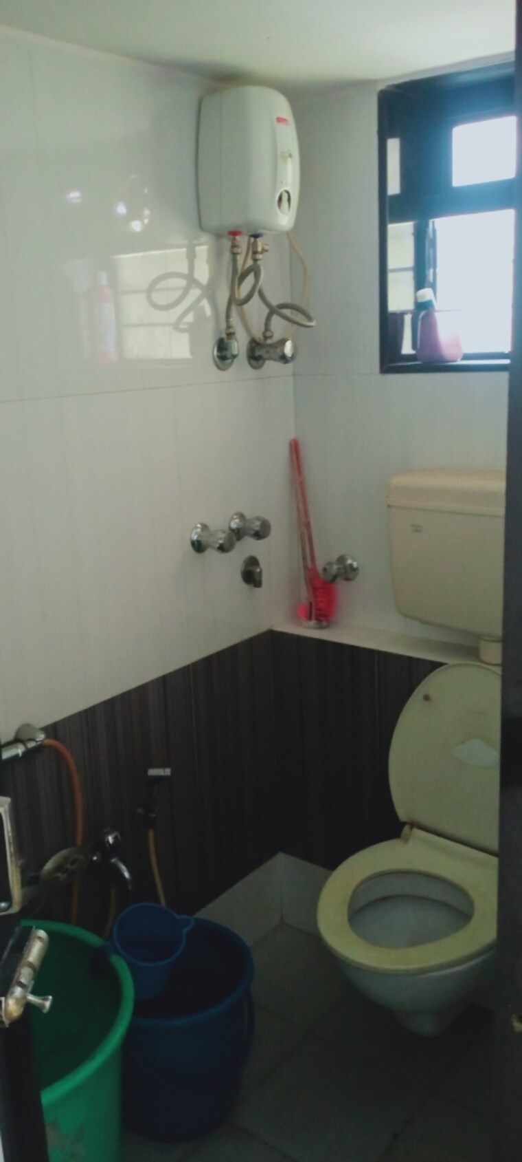 Bathroom, bindra-complex 2 Bedroom 1000 Sq.Ft. Apartment In Andheri East Mumbai 9382138