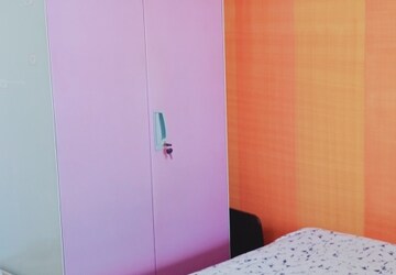 Room in 2 BHK Apartment at Bindra Complex, Andheri East – for Rent