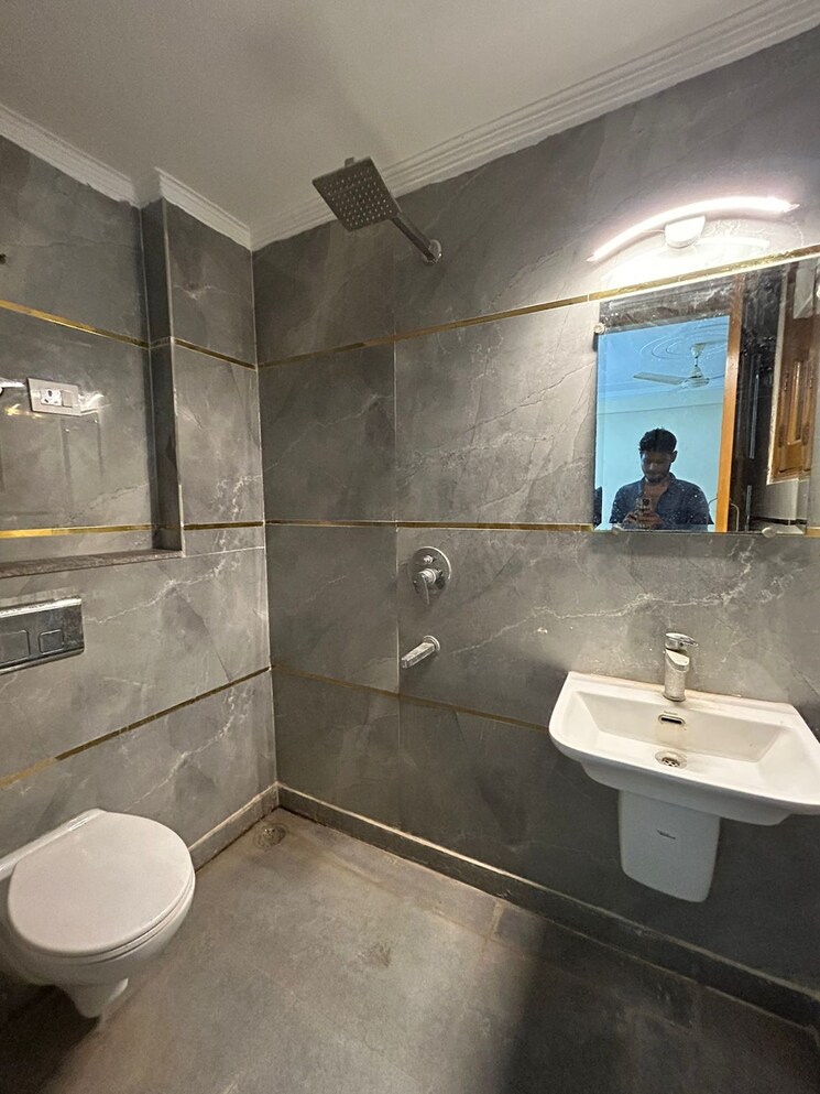 Bathroom, chattarpur 3 Bedroom 1250 Sq.Ft. Builder Floor In Chattarpur Delhi 9382133