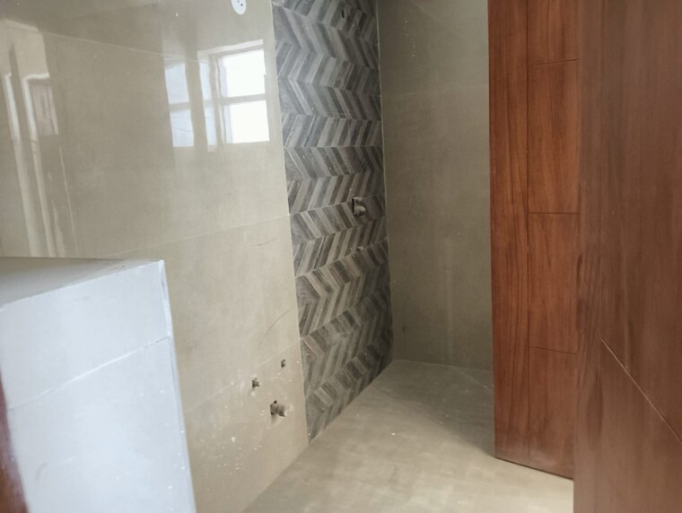 Bathroom, ashoka enclave 5 Bedroom 4500 Sq.Ft. Builder Floor In Ashoka Enclave Faridabad 9382136