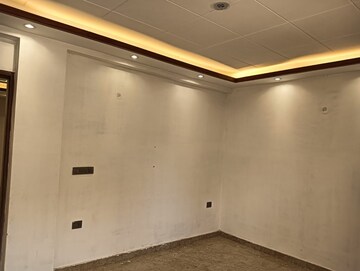 Room in 5 BHK Builder Floor at Ashoka Enclave – for Rent