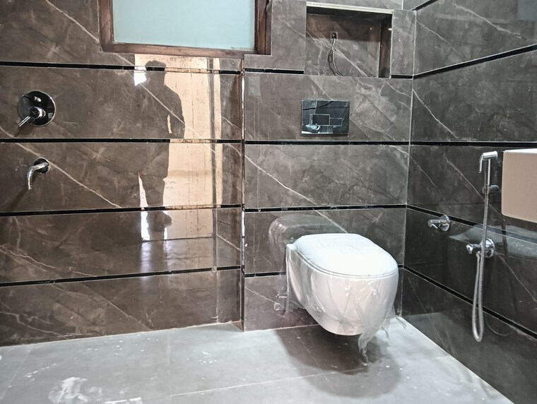 Bathroom, ashoka enclave 5 Bedroom 4500 Sq.Ft. Builder Floor In Ashoka Enclave Faridabad 9382136