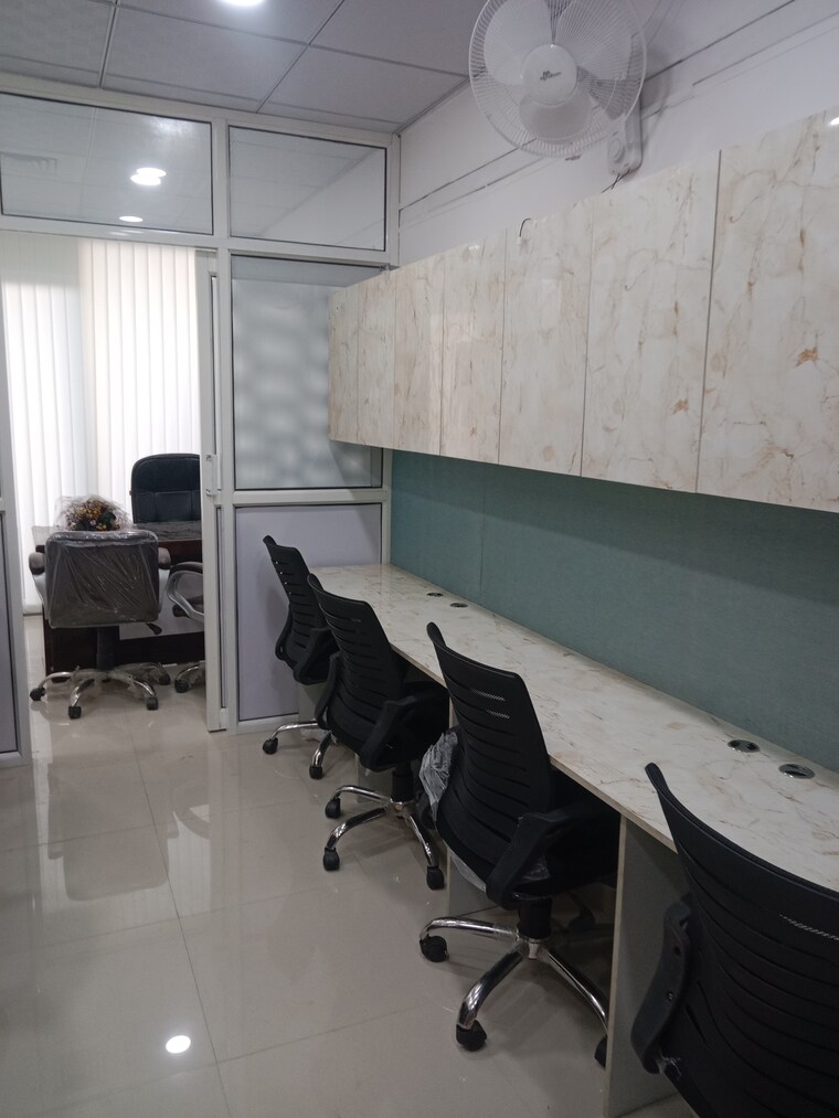 Team Area, gaur-city-center Commercial Office Space 450 Sq.Ft. In Sector 4 Greater Noida Greater Noida 9382177