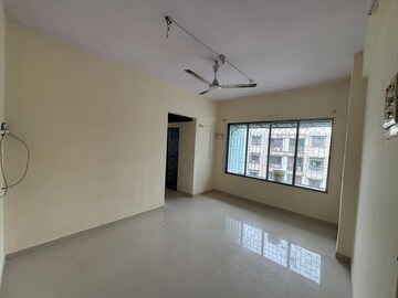 Room in 1 BHK Apartment at Dahisar East – for Rent
