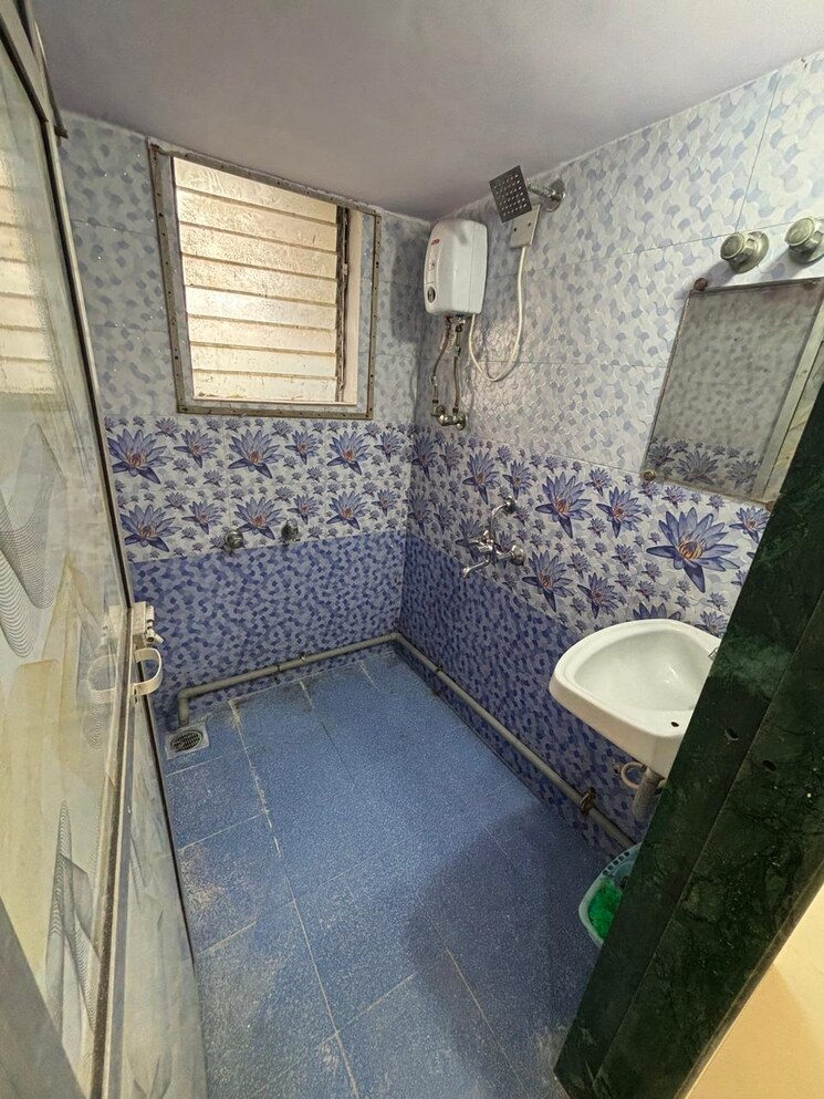 Bathroom, dahisar east 1 Bedroom 550 Sq.Ft. Apartment In Dahisar East Mumbai 9382189