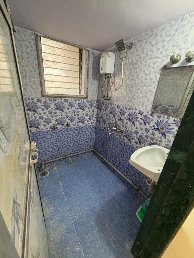 Bathroom, dahisar east 1 Bedroom 550 Sq.Ft. Apartment In Dahisar East Mumbai 9382189