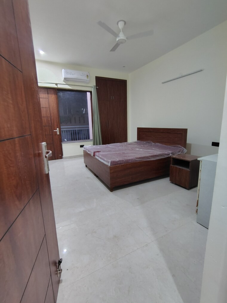Master Bedroom, sector 23a 3 Bedroom 500 Sq.Yd. Builder Floor In Sector 23a Gurgaon 9382192