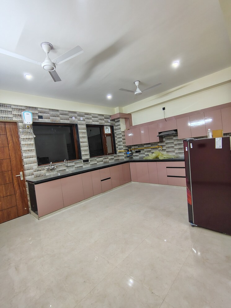 Kitchen, sector 23a 3 Bedroom 500 Sq.Yd. Builder Floor In Sector 23a Gurgaon 9382192