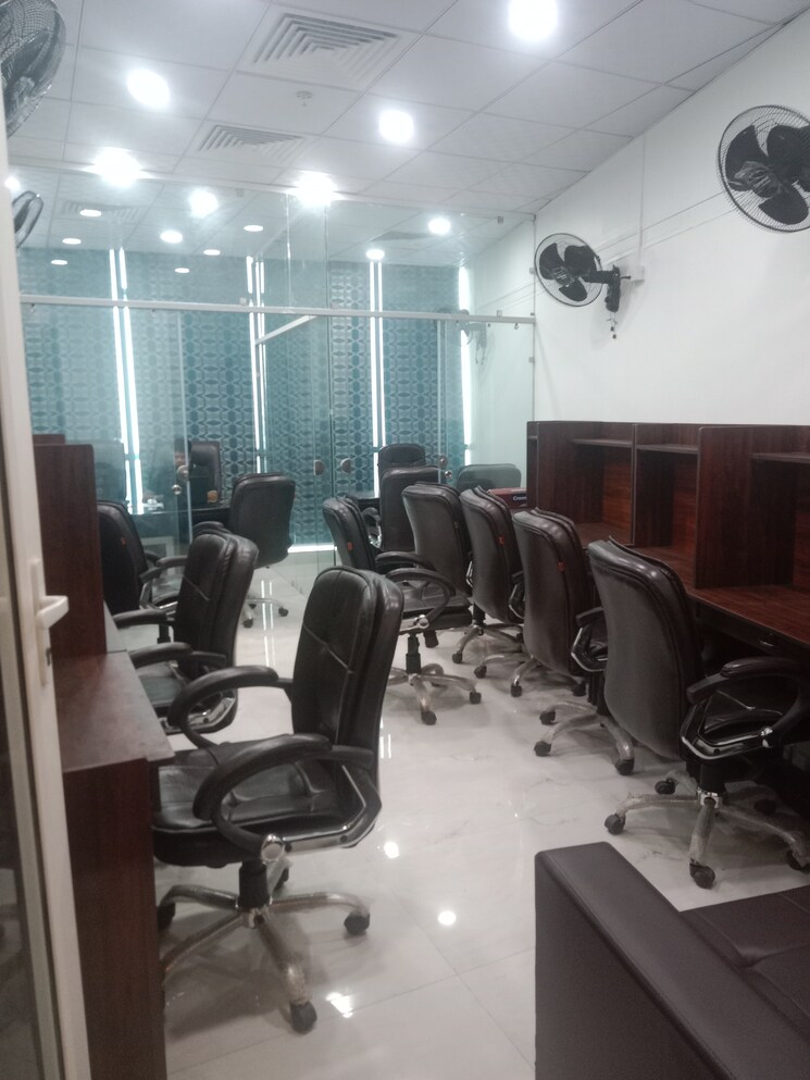 Team Area, gaur-city-center Commercial Office Space 550 Sq.Ft. In Sector 4 Greater Noida Greater Noida 9382201